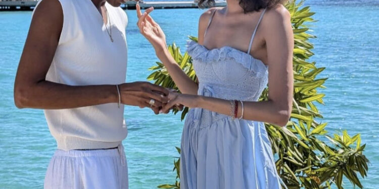 Modelo Ysaunny Brito se compromete con su novia durante sus vacaciones de Año Nuevo en RD