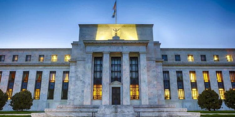 La Fed recorta los tipos de interés en un cuarto de punto hasta dejarlos entre 3.75 % y 4 %