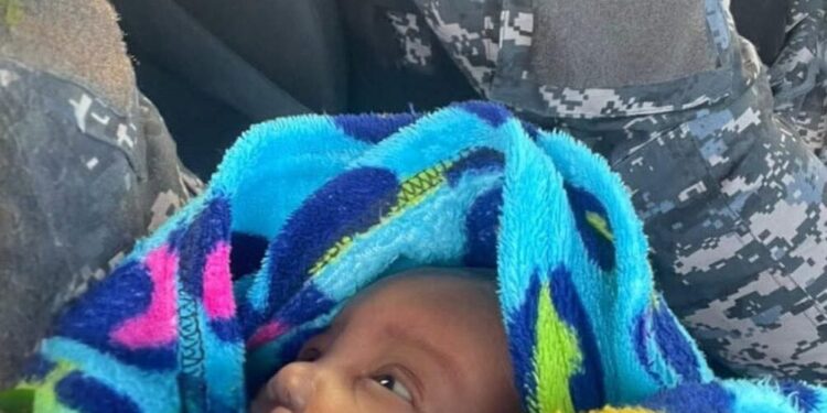 Encuentran niña recién nacida dejada abandonada bajo una mata en Dajabón